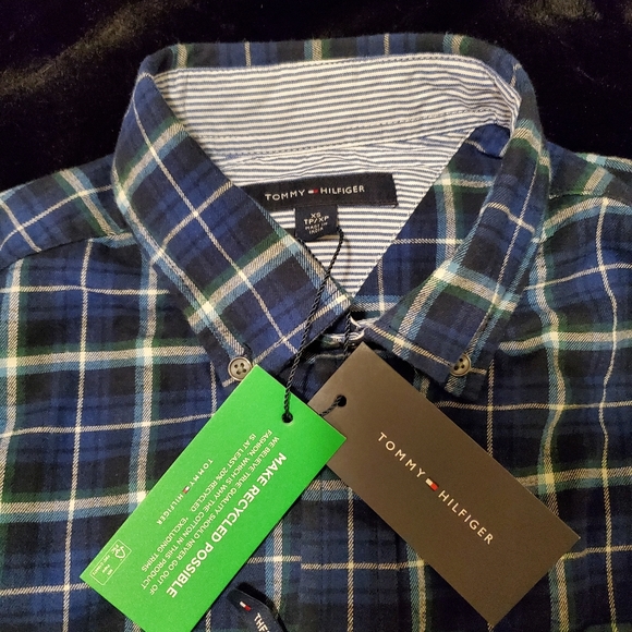 (SOLD) Tommy Hilfiger Men's Casual Dress Shirt - Picture 4 of 4